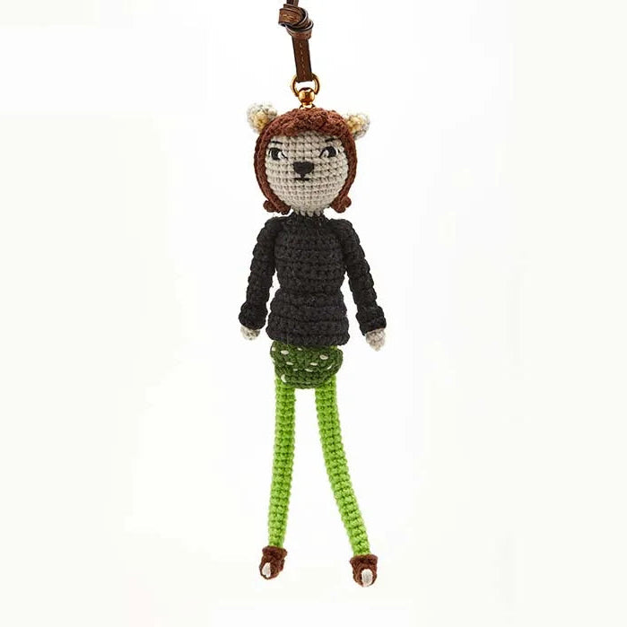 Charm Muñeca Hecha a Mano en Crochet – Detalle Artesanal y Encanto Único