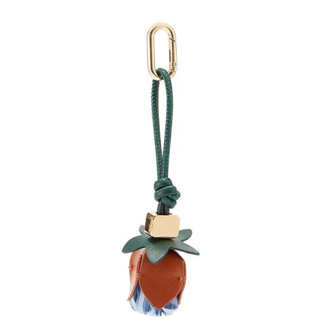 Charm de Cuero con Flores – Detalle Femenino y Sofisticado