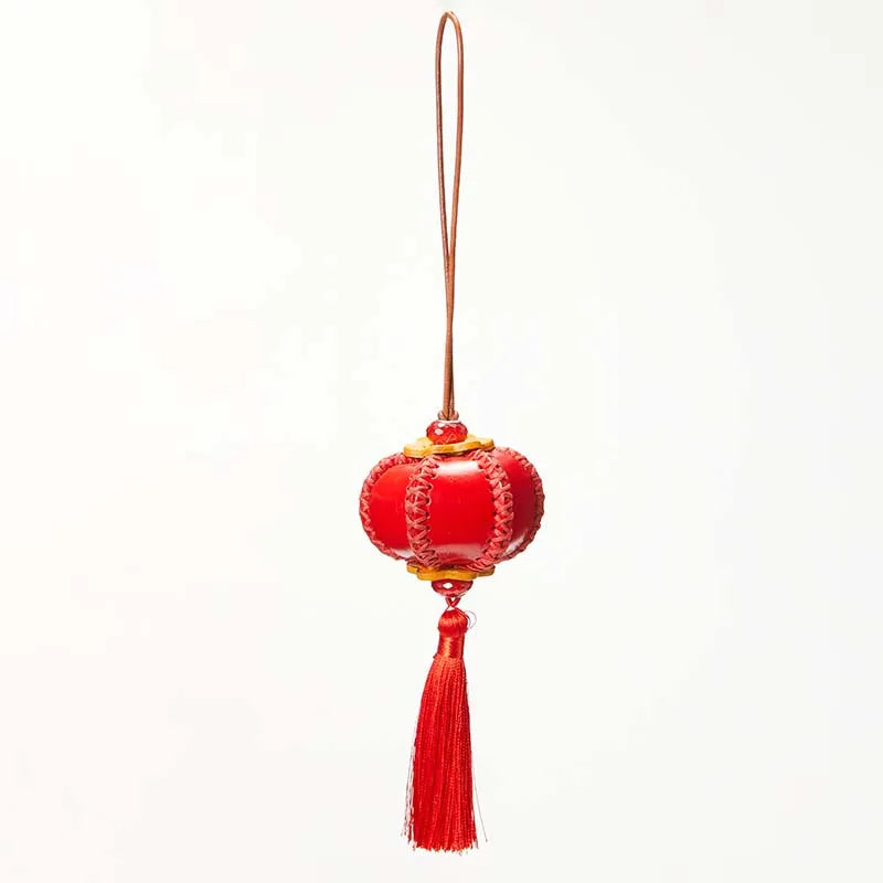 Charm de Cuero en Forma de Linterna – Detalle Artesanal y Elegancia Oriental