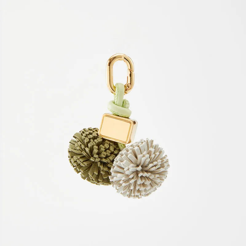 Charm Verde y Blanco con Borlas de PU – Estilo Fresco y Elegancia Natural