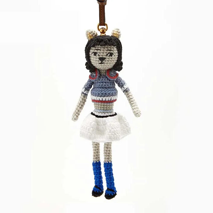Charm Muñeca Hecha a Mano en Crochet – Detalle Artesanal y Encanto Único
