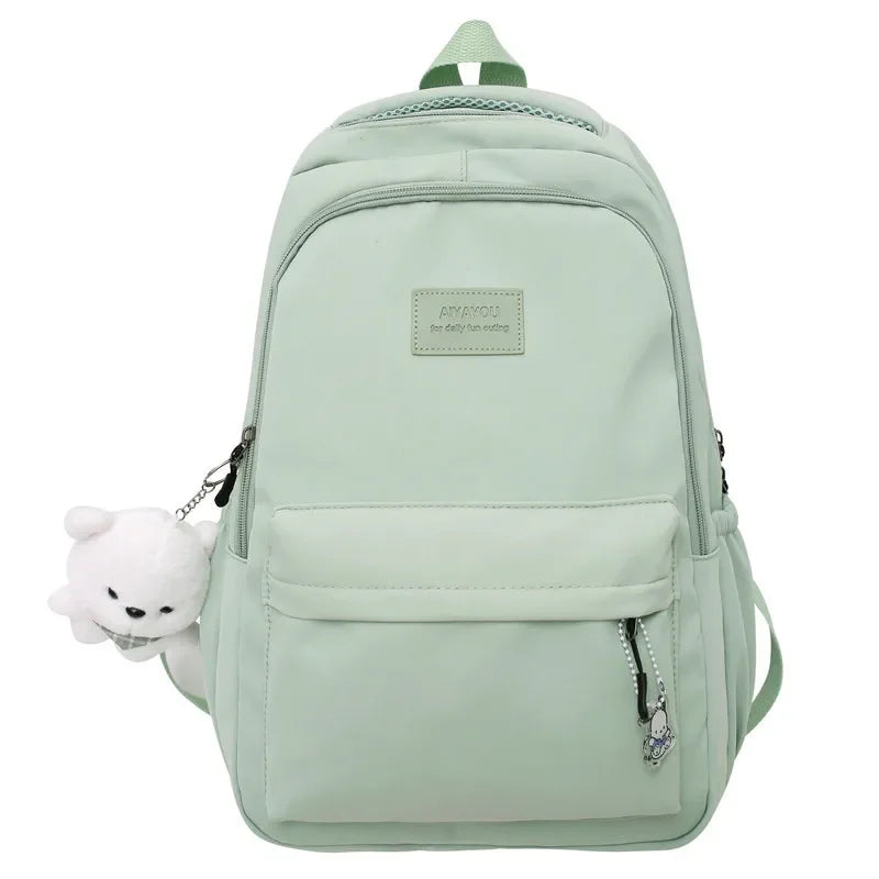 Mochila Verde de Nailon Impermeable – Elegancia, Comodidad y Versatilidad
